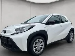 Weiß Neu 2025 Toyota Aygo X-play Kleinwagen | 18.290 €