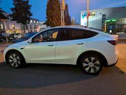 Weiß Gebraucht 2023 Tesla Model Y Long Range SUV | 39.980 €