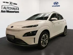 Atlas white / sol Gebraucht 2023 Hyundai Kona Select SUV | 21.999 € (Guter Preis)