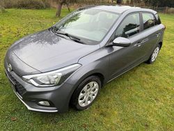 Grau Gebraucht 2019 Hyundai i20 Active Limousine | 8.950 € (Superpreis)