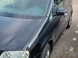 Schwarz Gebraucht 2004 VW Touran Basis Van / Kleinbus | 700 € (Superpreis)