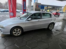 Silber Gebraucht 2007 Alfa Romeo 147 Kleinwagen | 1.500 €