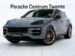 Grau Gebraucht 2024 Porsche Cayenne Turbo E-Hybrid SUV | 189.900 € (Etwas zu teuer)