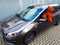 Braun Gebraucht 2017 Kia Ceed Sportswagon Edition 7 Kombi | 12.911 € (Etwas zu teuer)