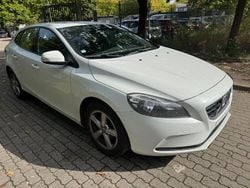Weiß Gebraucht 2013 Volvo V40 Momentum Kombi | 6.350 € (Guter Preis)