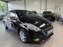 Schwarz Gebraucht 2014 Peugeot 208 Style Kleinwagen | 4.950 € (Fairer Preis)