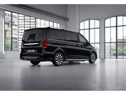Obsidianschwarz metallic Gebraucht 2024 Mercedes EQV300 Avantgarde Van / Kleinbus | 53.890 € (Etwas zu teuer)