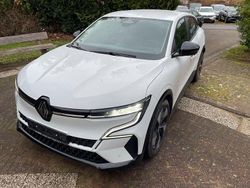 Weiß Gebraucht 2022 Renault Megane E-Tech Equilibre Limousine | 18.900 € (Fairer Preis)