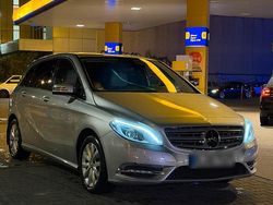 Silber Gebraucht 2012 Mercedes B200 Van / Kleinbus | 9.999 € (Superpreis)