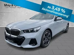 Grau Gebraucht 2024 BMW 520 Performance Kombi | 52.990 € (Superpreis)