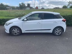 Weiß Gebraucht 2016 Hyundai i20 Classic Limousine | 6.490 € (Fairer Preis)