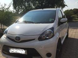 Weiß metallic Gebraucht 2013 Toyota Aygo Cool Kleinwagen | 5.800 € (Guter Preis)