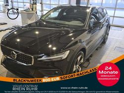 Schwarz onyx black / metallic Gebraucht 2023 Volvo V60 CC Plus Kombi | 37.850 € (Guter Preis)