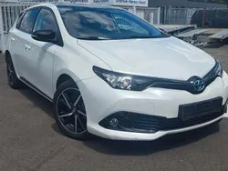 Weiß Gebraucht 2017 Toyota Auris Hybrid Style Limousine | 14.750 € (Fairer Preis)