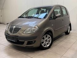 Grau Gebraucht 2007 Lancia Musa Van / Kleinbus | 2.990 € (Fairer Preis)