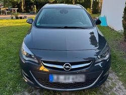 Blau Gebraucht 2012 Opel Astra Kombi | 6.200 € (Etwas zu teuer)