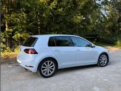 Weiß Gebraucht 2017 VW Golf VII Highline Limousine | 15.800 € (Etwas zu teuer)
