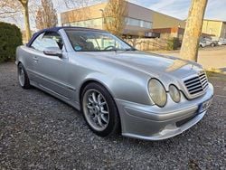 Silber Gebraucht 2002 Mercedes CLK230 Avantgarde Cabrio | 2.490 € (Superpreis)