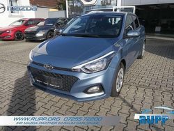Aqua sparkling / met Gebraucht 2018 Hyundai i20 Select Kleinwagen | 9.990 € (Etwas zu teuer)