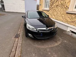 Schwarz Gebraucht 2010 Opel Astra Limousine | 2.200 € (Guter Preis)
