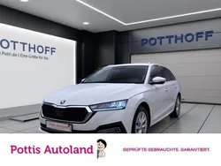 Weiss Gebraucht 2023 Skoda Octavia Style Kombi | 24.777 € (Guter Preis)