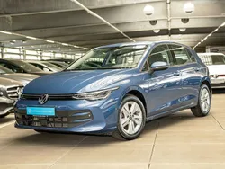 Anemonenblau metallic Gebraucht 2024 VW Golf VIII Life Limousine | 23.930 € (Fairer Preis)