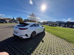 Weiß Gebraucht 2021 Kia ProCeed Kleinwagen | 24.900 € (Fairer Preis)