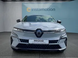 Grau Gebraucht 2024 Renault Mégane Limousine | 35.749 € (Fairer Preis)