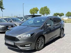 Grau Gebraucht 2018 Ford Focus ST-Line Kombi | 12.950 € (Superpreis)