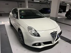 Weiß Gebraucht 2014 Alfa Romeo Giulietta Super Kleinwagen | 9.600 € (Etwas zu teuer)