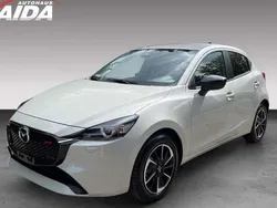Ceramic white metallic Neu 2024 Mazda 2 Homura-Aka Limousine | 24.450 € (Fairer Preis)