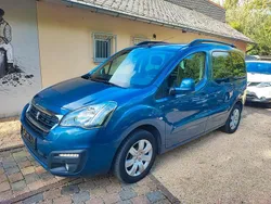 Blau Gebraucht 2016 Peugeot Partner Tepee Allure Van / Kleinbus | 6.990 € (Superpreis)