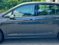 Grau Gebraucht 2018 VW Touran Trendline Van / Kleinbus | 13.200 € (Fairer Preis)