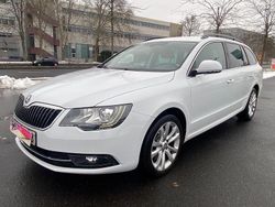 Weiß Gebraucht 2015 Skoda Superb Exclusive Kombi | 8.390 € (Fairer Preis)