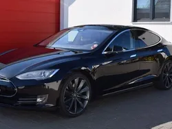 Schwarz Gebraucht 2016 Tesla Model S Limousine | 29.900 €