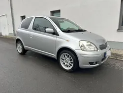 Grau Gebraucht 2003 Toyota Yaris Limousine | 1.300 € (Fairer Preis)