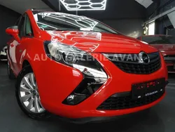 Rot Gebraucht 2015 Opel Zafira Tourer Edition Van / Kleinbus | 10.000 € (Fairer Preis)