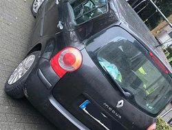 Schwarz Gebraucht 2004 Renault Modus Van / Kleinbus | 400 €