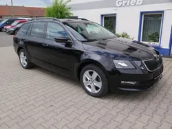 Schwarz Gebraucht 2018 Skoda Octavia Ambition Kombi | 10.950 € (Superpreis)
