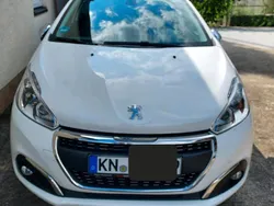 Weiß Gebraucht 2016 Peugeot 208 Kleinwagen | 7.999 € (Etwas zu teuer)