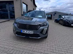 Grau Neu 2024 Peugeot 2008 Allure SUV | 34.850 € (Teuer)