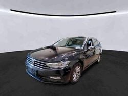 Schwarz Gebraucht 2023 VW Passat Basis Kombi | 22.790 €