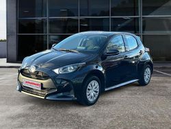 Mysticschwarz mica Gebraucht 2024 Toyota Yaris Hybrid Comfort Limousine | 21.850 € (Fairer Preis)