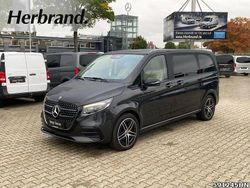 Grau Gebraucht 2025 Mercedes V300 AMG Van / Kleinbus | 78.700 € (Guter Preis)