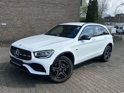 Weiß Gebraucht 2021 Mercedes GLC300e AMG line SUV | 33.500 € (Fairer Preis)