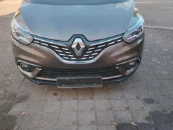 Braun Gebraucht 2017 Renault Grand Scénic IV Bose Edition Van / Kleinbus | 12.800 € (Fairer Preis)