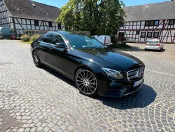 Schwarz Gebraucht 2016 Mercedes E350 AMG line Limousine | 33.999 €