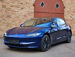 Blau Gebraucht 2024 Tesla Model 3 Long Range AWD Limousine | 46.470 €
