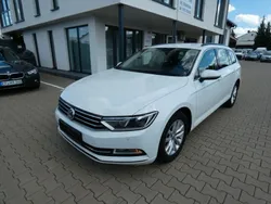 Weiß Gebraucht 2016 VW Passat Comfortline Kombi | 9.200 €