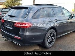 Grau Gebraucht 2021 Mercedes E300 AMG line Limousine | 31.777 € (Fairer Preis)